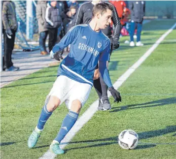  ?? FOTO: ROLF SCHULTES ?? Max Chrobok hat seinen Vertrag beim FV Ravensburg bis Sommer 2020 verlängert.