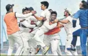  ?? HT / PTI ?? Coach Chandrakan­t Pandit (left) has rallied Vidarbha, helping them enter the Ranji Trophy final.