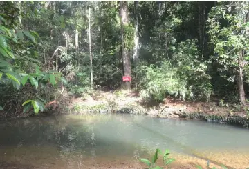  ??  ?? A notice indicates the ‘red zone’ at the Sungai Sebatu Tagang system.