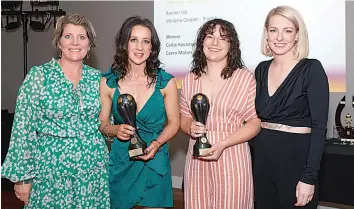  ?? ?? Senior women best and fairest winners Caera Moises and Caitie Kavanagh (centre) with coaches Kat Smythe (left) and Kate Boyer (right).