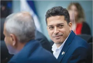  ?? (Yonatan Sindel/Flash90) ?? MK AMICHAI CHIKLI attends the House Committee meeting in the Knesset last week at which he was declared a defector.