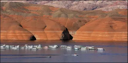  ?? DOUGLAS C. PIZAC / ASSOCIATED PRESS FILE (2006) ?? Houseboats are moored on Lake Powell in Bullfrog, Utah. The lake’s former, higher levels are marked by the bathtub-like rings on the embankment.