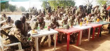  ??  ?? Soldiers celebrate Christmas at Delwa FOB in Konduga LGA