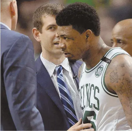  ?? STAFF FILE PHOTO BY CHRISTOPHE­R EVANS ?? WORDS OF ENCOURAGEM­ENT: Celtics coach Brad Stevens hopes the team will be able to keep Marcus Smart for next season and beyond as the restricted free agent guard prepares to hit the market.