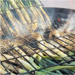  ??  ?? 5. Pots demanar que et portin a casa els calçots de tota la vida (això sí, ecològics) a Cal Fusteret.