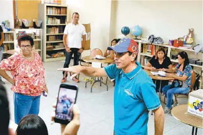  ?? CARLOS GARCÍA/REUTERS ?? En el estado de Miranda, del opositor Henrique Capriles, fue vencido por un candidato oficialist­a.