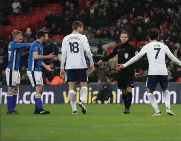  ?? FOTO: AP ?? Dommer Paul Tierney begik et hav af fejl, selvom han havde hjaelp af VAR i FA Cup-kampen mellem Tottenham og Rochdale på Wembley Stadium i sidste saeson. Premier League-klubberne stemte nej halvanden måned senere.