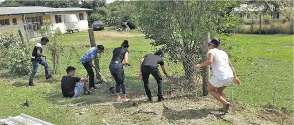  ??  ?? Inari Fiji members clearing and planting at Nadi Hospital during their gardening project.
