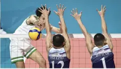  ?? UAAP PHOTO ?? SCORE▪ La Salle’s JM Ronquillo scores against Adamson’s Marc Kenneth Paulino (No▪ 12) and Jude Christian Aguilar (No▪ 1) during the UAAP Season 86 men’s volleyball tournament at the SMART Araneta Coliseum on April 17, 2024▪ The Green Spikers won, 26-24, 25-17, 25-23▪