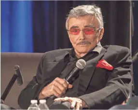  ??  ?? Burt Reynolds appears in 2015 at the Wizard World Chicago Comic-Con. Reynolds died Thursday at 82.