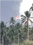  ?? AP ?? Volcán hace erupción en la misma isla sacudida por terremoto y tsunami I