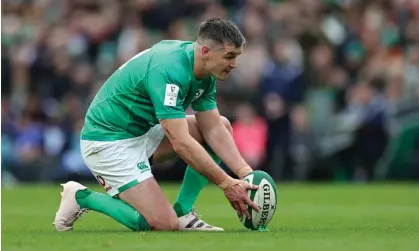  ?? ?? Johnny Sexton suffered a leg injury in the 32-19 win over France. Photograph: David Rogers/Getty Images