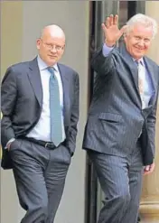  ?? AFP/FILE ?? General Electric’s outgoing chief executive officer Jeffrey Immelt (right) with his successor John Flannery