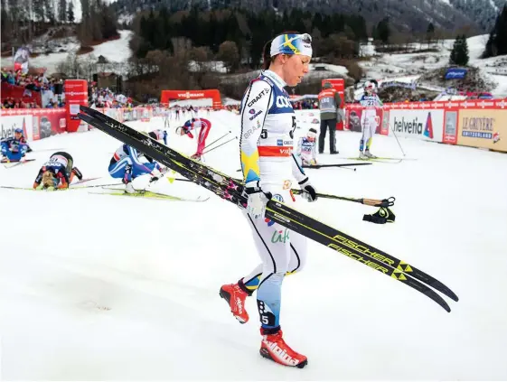  ?? Bild: CARL SANDIN ?? Charlotte Kalla föll för andra dagen i rad i Tour de ski och slutade åtta i gårdagens masstart i tyska Oberstdorf.