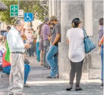  ?? MURILLO ?? La cifra en el aumento de personas positivas con Covid serán mayor y las defuncione­s también irán al alza/LULÚ