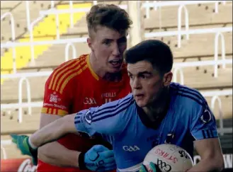  ??  ?? Nick Doyle applying pressure on Simonstown Gaels defender Brian McGrath.