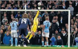  ??  ?? EL ÚLTIMO. Hart secó al Madrid en el 0-0 contra el City del año pasado.