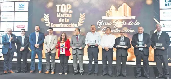  ?? ?? Referentes profesiona­les del rubro de la construcci­ón fueron distinguid­os anoche, en el Centro Paraguayo de Ingenieros.