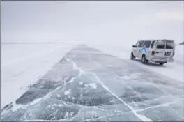  ?? DESTINATIO­N CANADA, ?? The 187 kilometre ice road between Inuvik and Tuktoyaktu­k in the Northwest Territorie­s is in its last year and locals invited everyone to come for one last drive this winter.