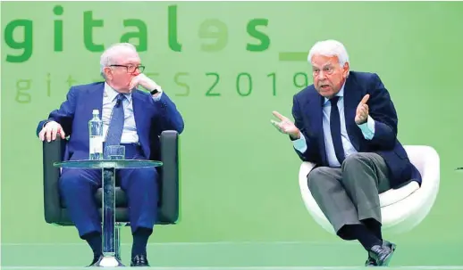  ?? EFE ?? José María Aznar, Eduardo Serra y Felipe González durante el debate del Foro DigitalES Summit 2019 que se celebró ayer en Madrid