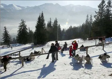  ?? CZAREK SOKOLOWSKI — THE ASSOCIATED PRESS FILE ?? The Tatra Mountains with the Giewont peak in the center is seen from the slope of the Gubalowka Mountain near Zakopane, Poland. Three people were killed and some 20 injured Thursday when lighting struck tourists on the Giewont and at other locations during a sudden thundersto­rm overt the Tatras.