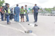  ??  ?? El sitio del doble hundimient­o se encuentra en los carriles con dirección norte-sur, lado contrario al tramo donde surgió el socavón en julio de 2017.