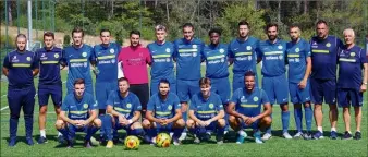  ?? ?? Mougins (D) a réalisé un très bon début de saison. Son bilan en sept matchs officiels toutes compétitio­ns confondues : six succès et un nul.