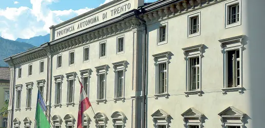  ??  ?? Piazza Dante Sono attualment­e 7.000 i dipendenti della Provincia autonoma di Trento