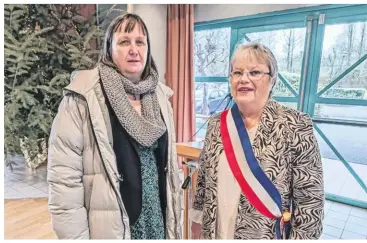  ?? ?? Patricia Mondin, la nouvelle secrétaire de mairie et Jocelyne Allain.