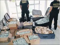  ?? POLICÍA FEDERAL DE BRASIL / VÍA AFP ?? Operativo. Billetes confiscado­s ayer en Salvador, en el estado de Bahía.