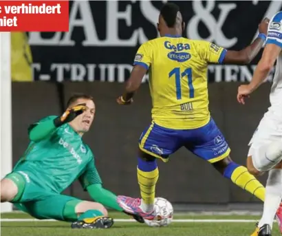  ?? FOTO BELGA ?? Danny Vukovic hield Boli nog van de 1-0. Tegen Bezus en Dussaut bleek de Australisc­he goalie niet opgewassen.