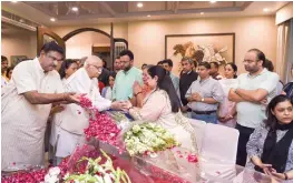  ?? — PTI ?? Veteran BJP leader L.K. Advani consoles family members of former finance minister Arun Jaitley at Greater Kailash in New Delhi on Saturday. Jaitley passed away on Saturday at the age of 66.