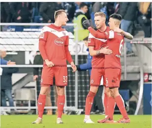  ?? FOTO: CHRISTOF WOLFF ?? Zufriedene Fortunen nach dem 1:1 in Sinsheim: (v.l.) Robin Bormuth, Andre Hoffmann und Alfredo Morales.