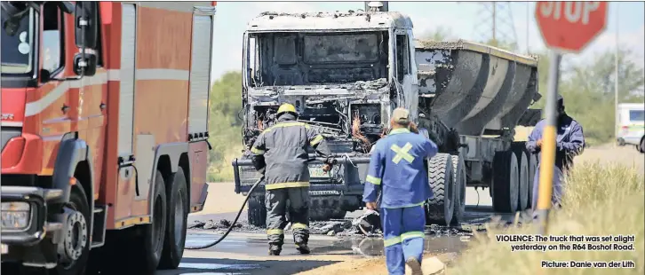  ??  ?? VIOLENCE: The truck that was set alight yesterday on the R64 Boshof Road. Picture: Danie van der Lith