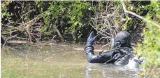  ?? FOTO: POLIZEIDIR­EKTION ULM ?? Bei den Ermittlung­en zu der Leiche, die in einem Angelsee bei Erbach gefunden wurde, wurden auch Taucher eingesetzt.