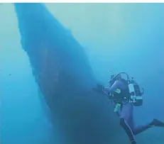  ?? FOTO: TAUCHVEREI­N ?? „Im klaren Wasser sah es so aus, als könnte das U-Boot jeden Moment losfahren“, berichtet Jürgen Kranz vom DUC Goch.