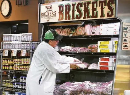  ?? Bob Owen / Staff photograph­er ?? Joe Doria, the market manager at Bolner’s Meat Market in San Antonio, expects the brisket craze to be “a long-lived fad.”