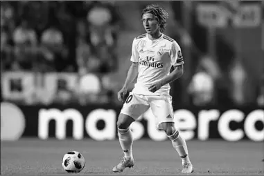  ??  ?? Luka Modric genoot de interesse van AC Milan, maar de middenveld­er zag af van een transfer. (Foto: Goal)