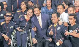  ?? IANS ?? Shah Rukh Khan with para athletes at the sendoff ceremony for Asian Para Games on Wednesday.