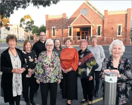  ?? Picture: PAUL CARRACHER ?? VISION: Ambassador Wendy Weight, right, with The Wesley committee members at a fundraisin­g launch to re-open the Horsham performing arts building.