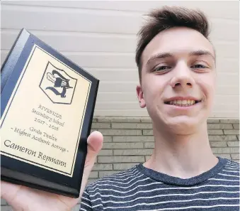  ?? NICK BRANCACCIO ?? Cameron Repmann shows off his academic-achievemen­t award Monday. He accomplish­ed an extremely rare feat: acing all of his courses in Grade 12 at Riverside Secondary School, for a 100 per cent average.