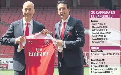  ?? FOTO: EFE ?? Ivan Gazidis y Unai Emery oficializa­ron ayer el fichaje del exentrenad­or del Paris SG