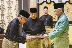  ?? Mohd Rasfan pool photo via AP ?? Malaysia’s King Sultan Abdullah Sultan Ahmad Shah (right), and newly appointed Prime Minister Anwar Ibrahim (left), take part in the swearing-in ceremony at the National Palace in Kuala Lumpur, Malaysia on Thursday. Malaysia’s king on Thursday named Anwar as the country’s prime minister, ending days of uncertaint­y after the divisive general election produced a hung Parliament.