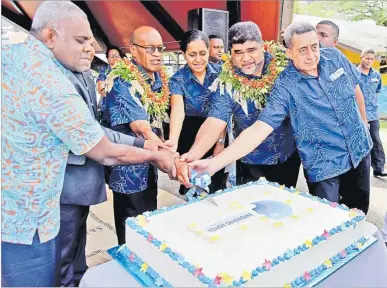  ?? Picture: JONA KONATACI ?? Minister for Transport Jone Usamate with guests officiate in the cake-cutting ceremony last Friday.