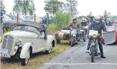  ?? FOTO: KLAUS WEISS/ARCHIV ?? Bei Ausfahrten und Vereinsaus­flügen haben die Oberschwäb­ischen MotorVeter­anenfreund­e aus Bad Buchau im vergangene­n Jahr einiges erlebt.