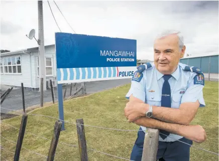  ?? Photos / Michael Cunningham, NZME ?? Senior Constable Graham Gough has been in the front line for all his police career. Below, Gough suffered injuries on the job, in 1982 and 2004.