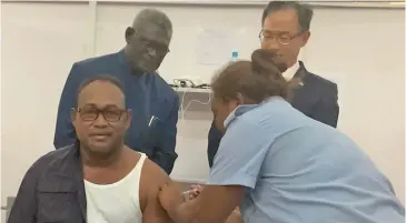  ??  ?? Solomon Islands Deputy Prime Minister Manasseh Maelanga gets the first Sinopharm shot in the Solomon Islands, while the PM Manasseh Sogavare and Chinese Ambassador to the Solomon Islands Li Ming look on.