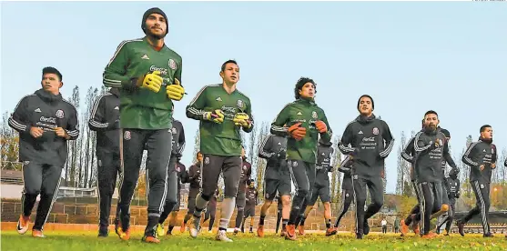  ??  ?? Los selecciona­dos mexicanos, durante su entrenamie­nto en Bélgica
