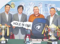  ??  ?? Alias (second right) presents the mock key for the Proton X70 SUV to Medan.