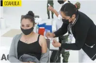  ??  ?? En Coahuila se abrieron nueve sedes, una de ellas fue en el Centro de Convencion­es Torreón, al que acudieron cientos de docentes.